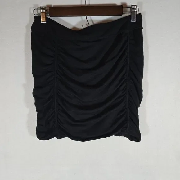 Athleta women's shorts, black, gently used, size Small, athletic fit - Picture 7 of 11